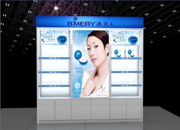 南京化妆品展柜如何设计才能吸引顾客，还要考虑什么？